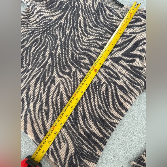 Skull Cashmere Beige Charcoal Knit Sweater Light Quiet Luxury Animal print Small - Picture 11 of 13